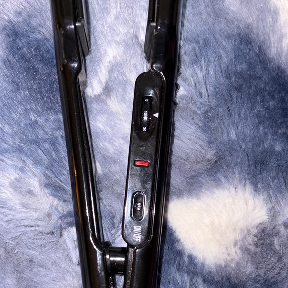 Black Hair Straightener - Picture 3 of 4